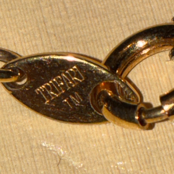 L Lovely Trifari Vintage Black Beaded Bracelet With Gold Tone Caps - Picture 2 of 2